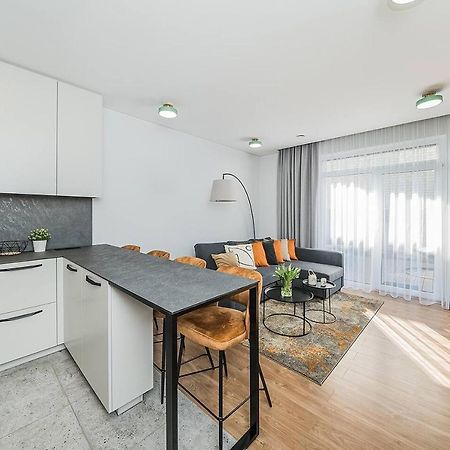 Lovely Apartment With Private Terrace By Urban Rent カウナス エクステリア 写真