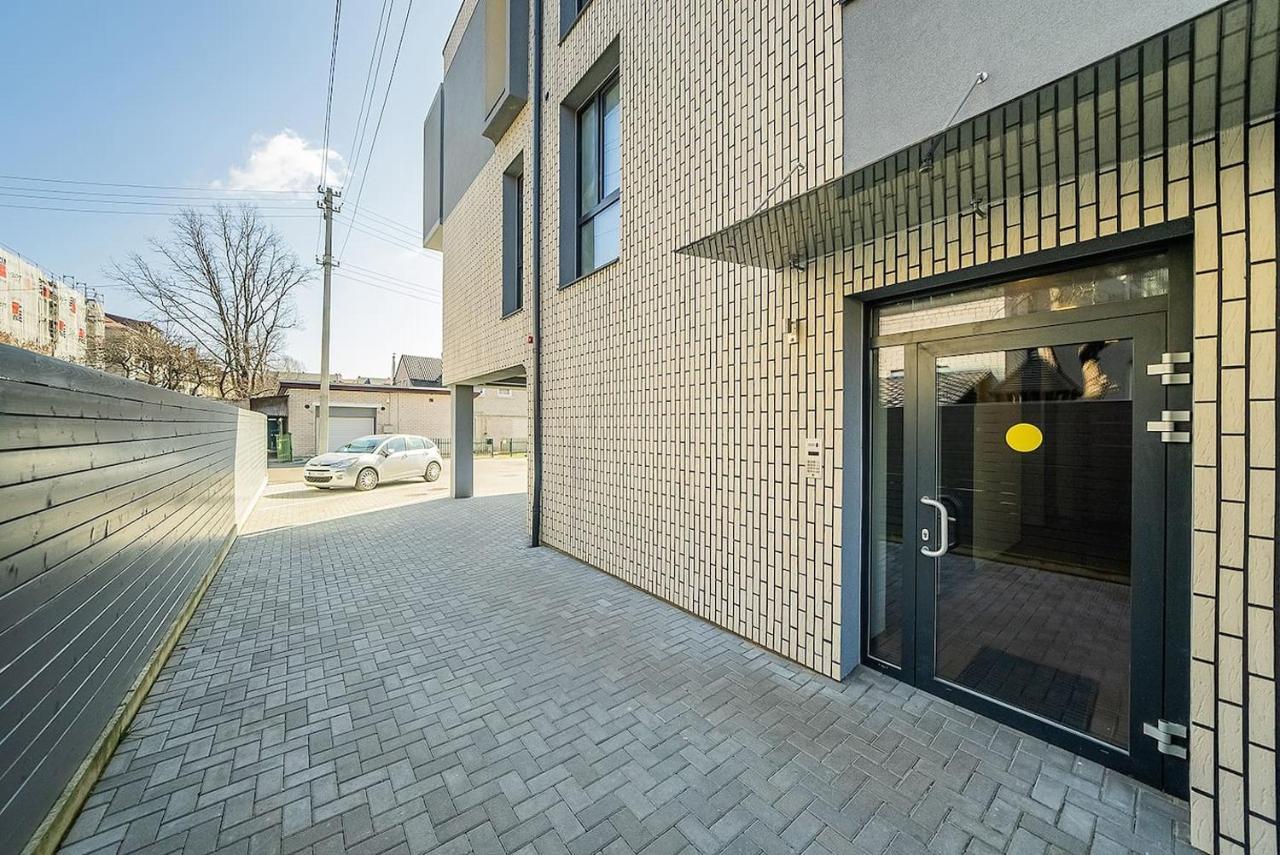 Lovely Apartment With Private Terrace By Urban Rent カウナス エクステリア 写真
