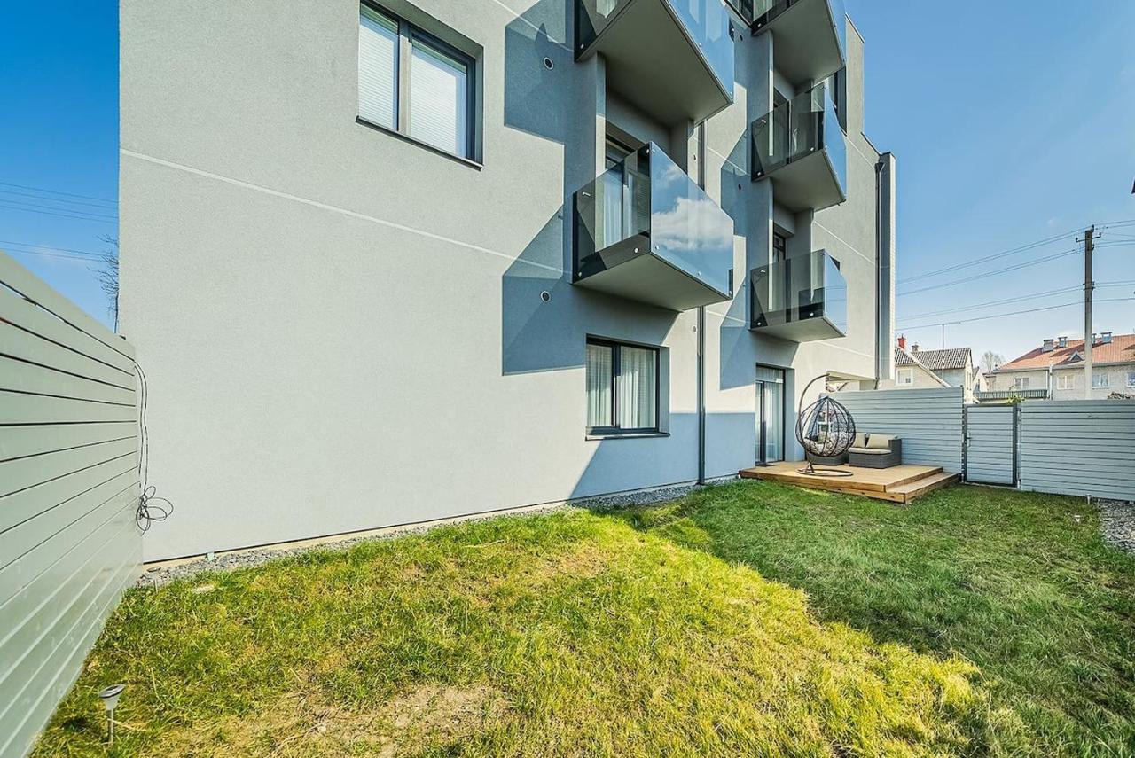 Lovely Apartment With Private Terrace By Urban Rent カウナス エクステリア 写真