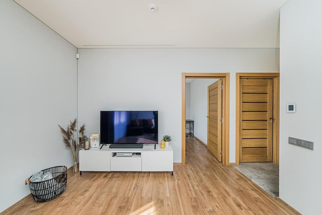 Lovely Apartment With Private Terrace By Urban Rent カウナス エクステリア 写真