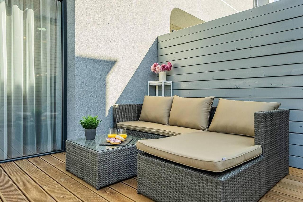Lovely Apartment With Private Terrace By Urban Rent カウナス エクステリア 写真